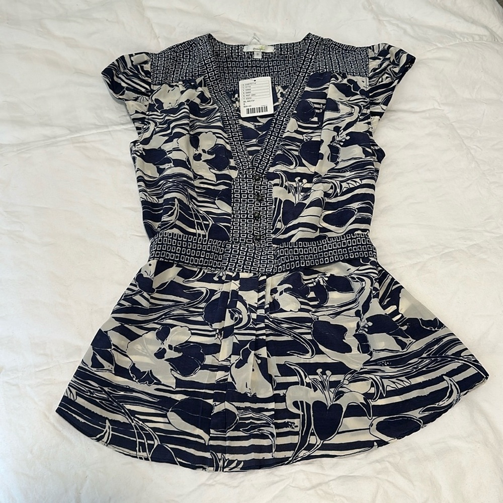 NWT Anthropology 100% silk blue floral vneck blouse tank